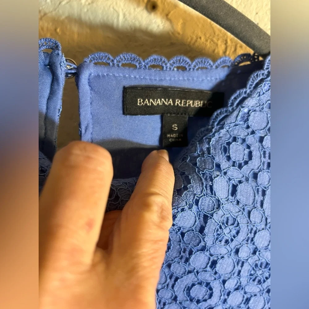 Banana Republic Periwinkle Blue Eyelet Long Sleeve Blouse scalloped lined NWOT